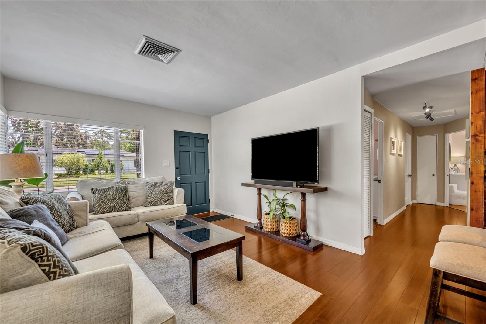 Image 8 of 33 For 906 Camellia Avenue