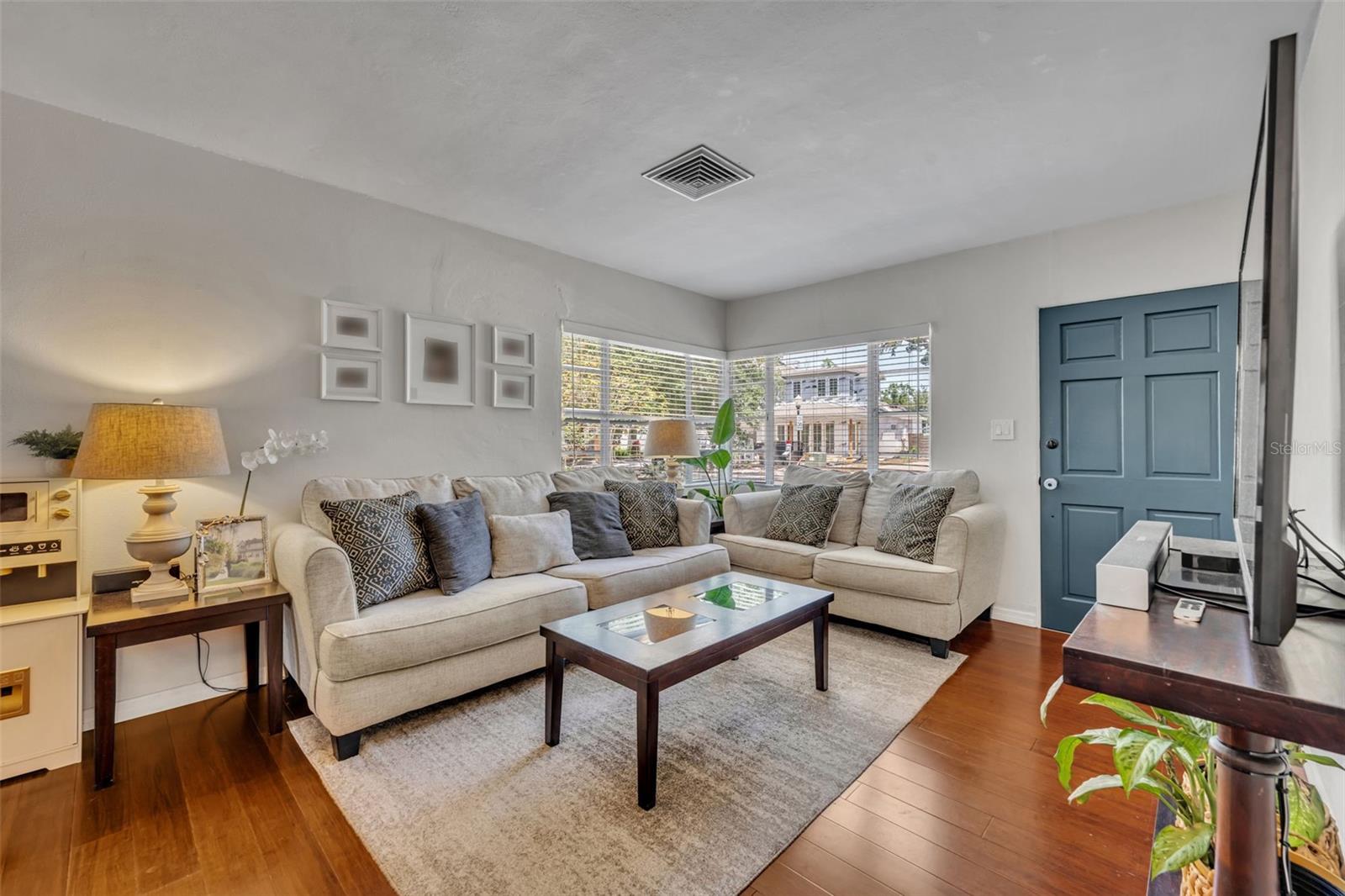Image 9 of 33 For 906 Camellia Avenue