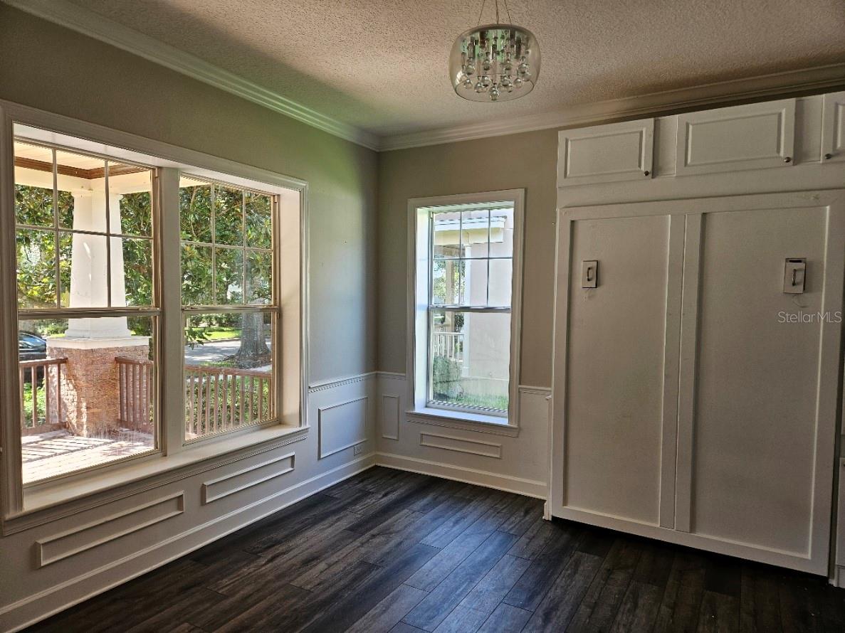 Listing photo id 8 for 1414 Stickley Avenue