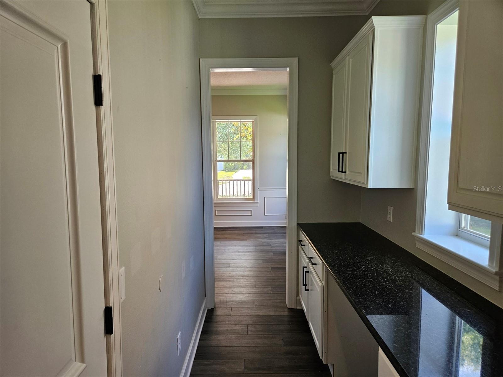 Listing photo id 10 for 1414 Stickley Avenue