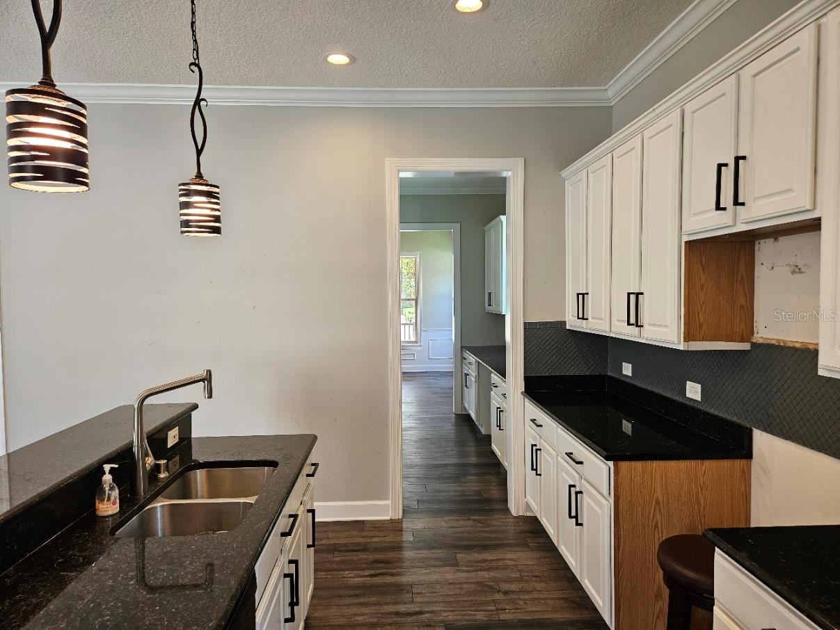 Listing photo id 12 for 1414 Stickley Avenue