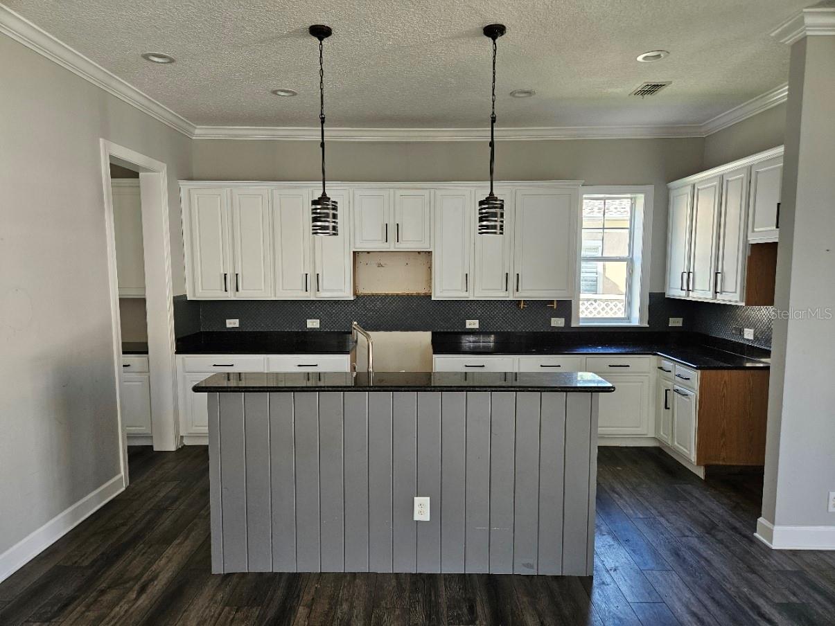 Listing photo id 14 for 1414 Stickley Avenue