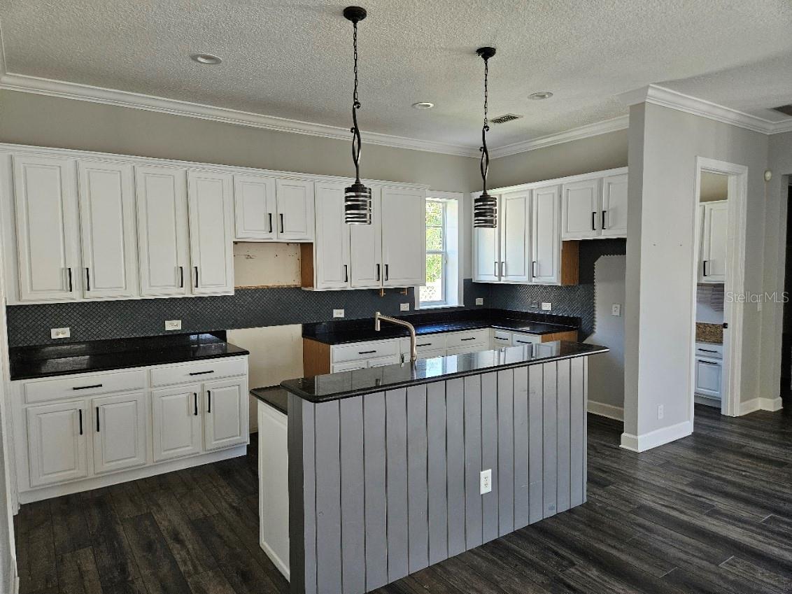 Listing photo id 15 for 1414 Stickley Avenue