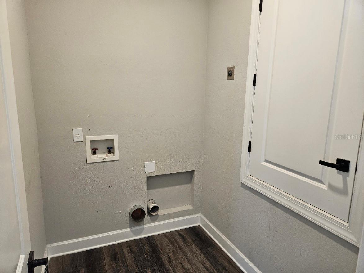 Listing photo id 20 for 1414 Stickley Avenue
