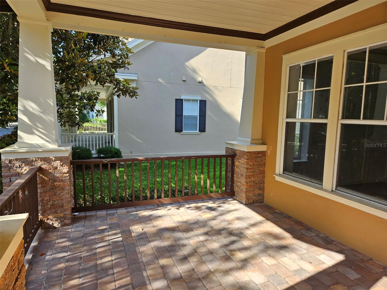 Listing photo id 2 for 1414 Stickley Avenue