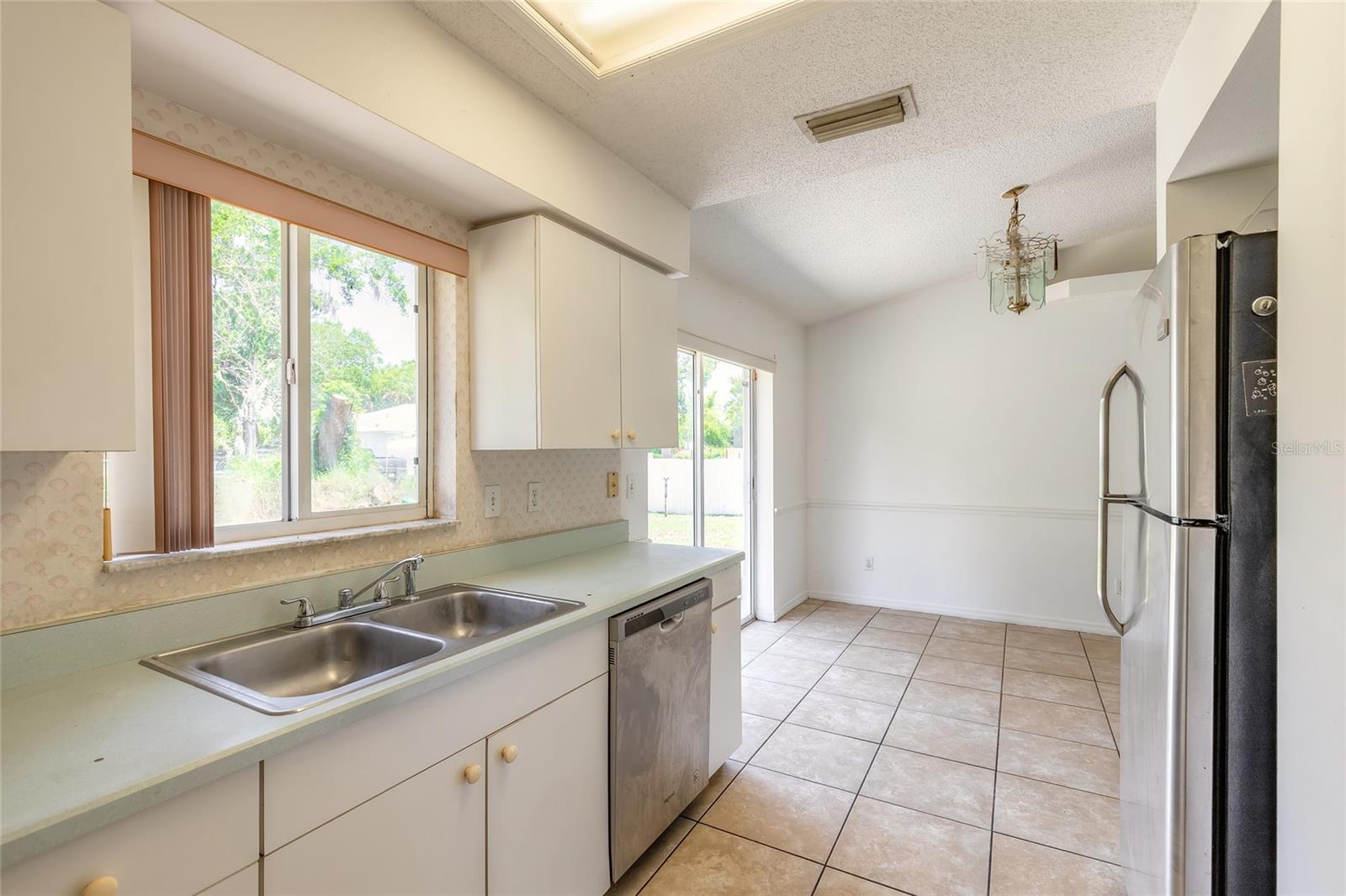 Image 11 of 28 For 620 Unabelle Avenue