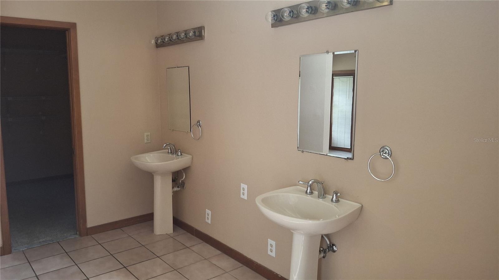 Image 11 of 31 For 900 Red Fox Road