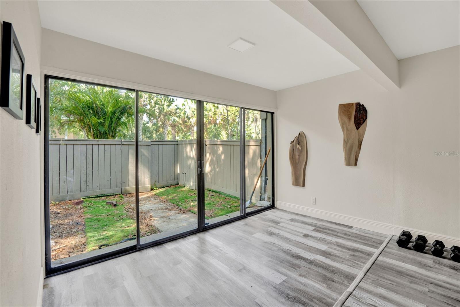 Image 17 of 47 For 109 Crown Oaks Way 109