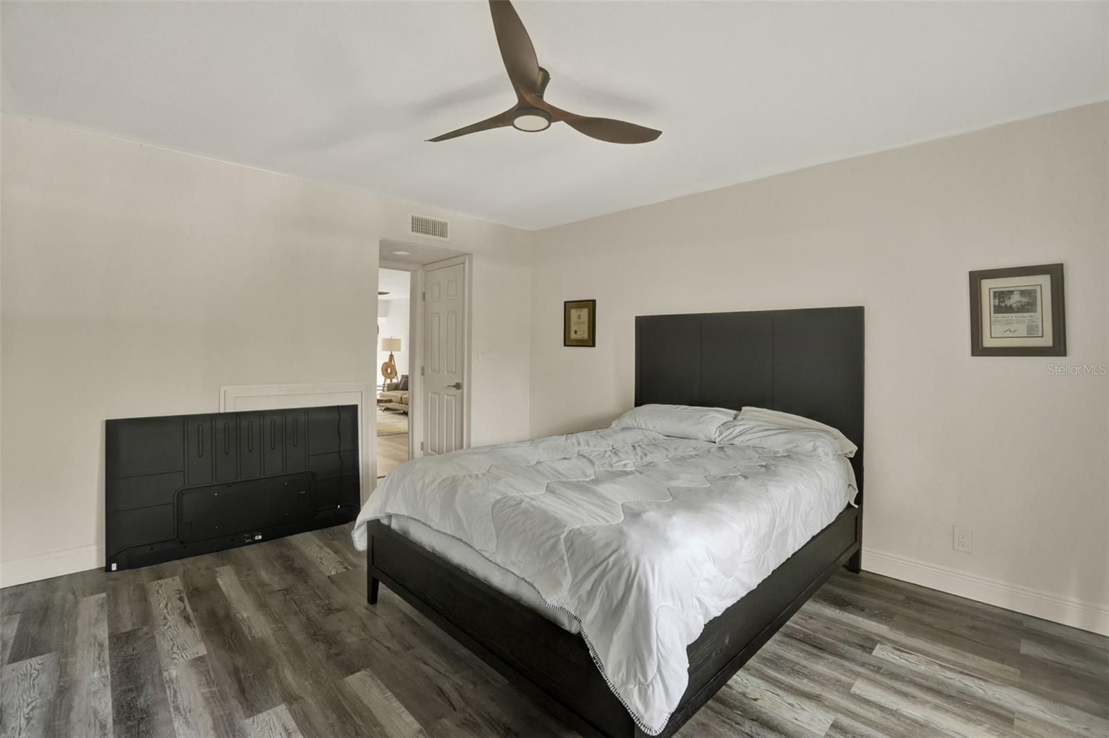 Image 20 of 47 For 109 Crown Oaks Way 109