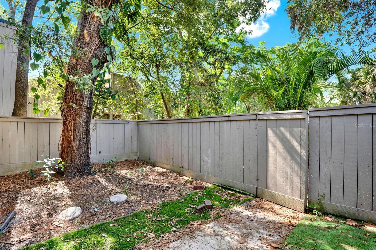 Image 22 of 47 For 109 Crown Oaks Way 109