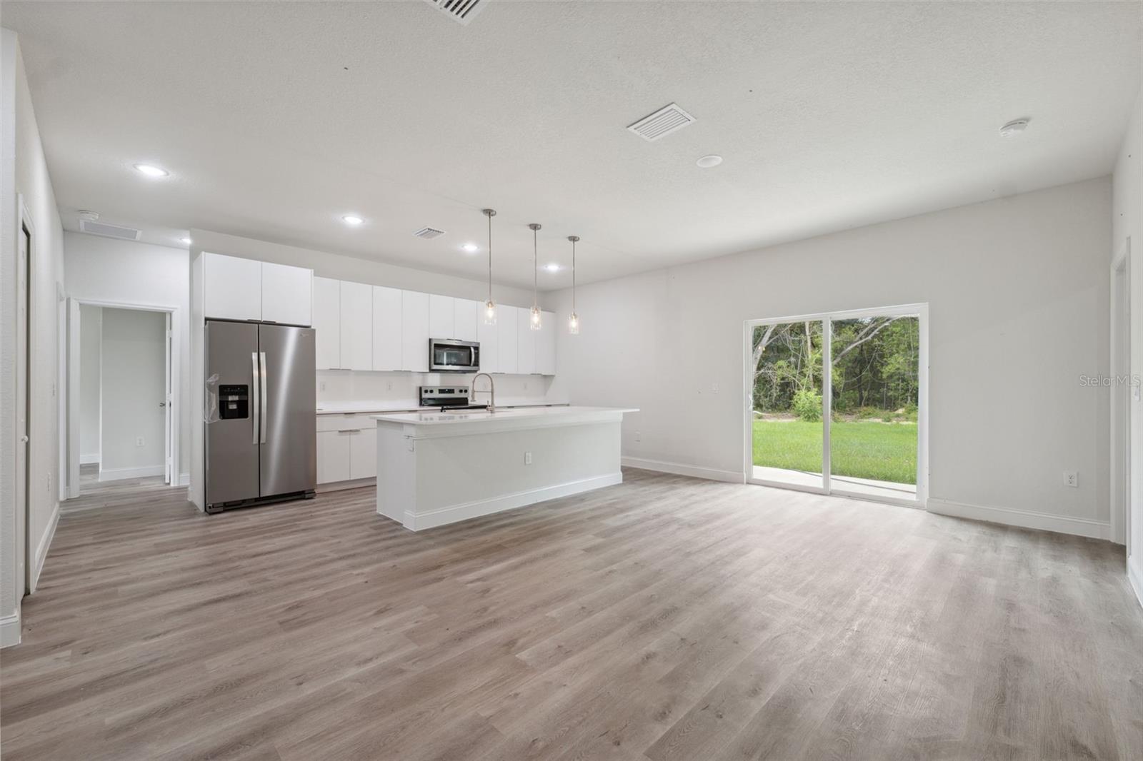 Listing photo id 14 for 8944 Pitcairn Way