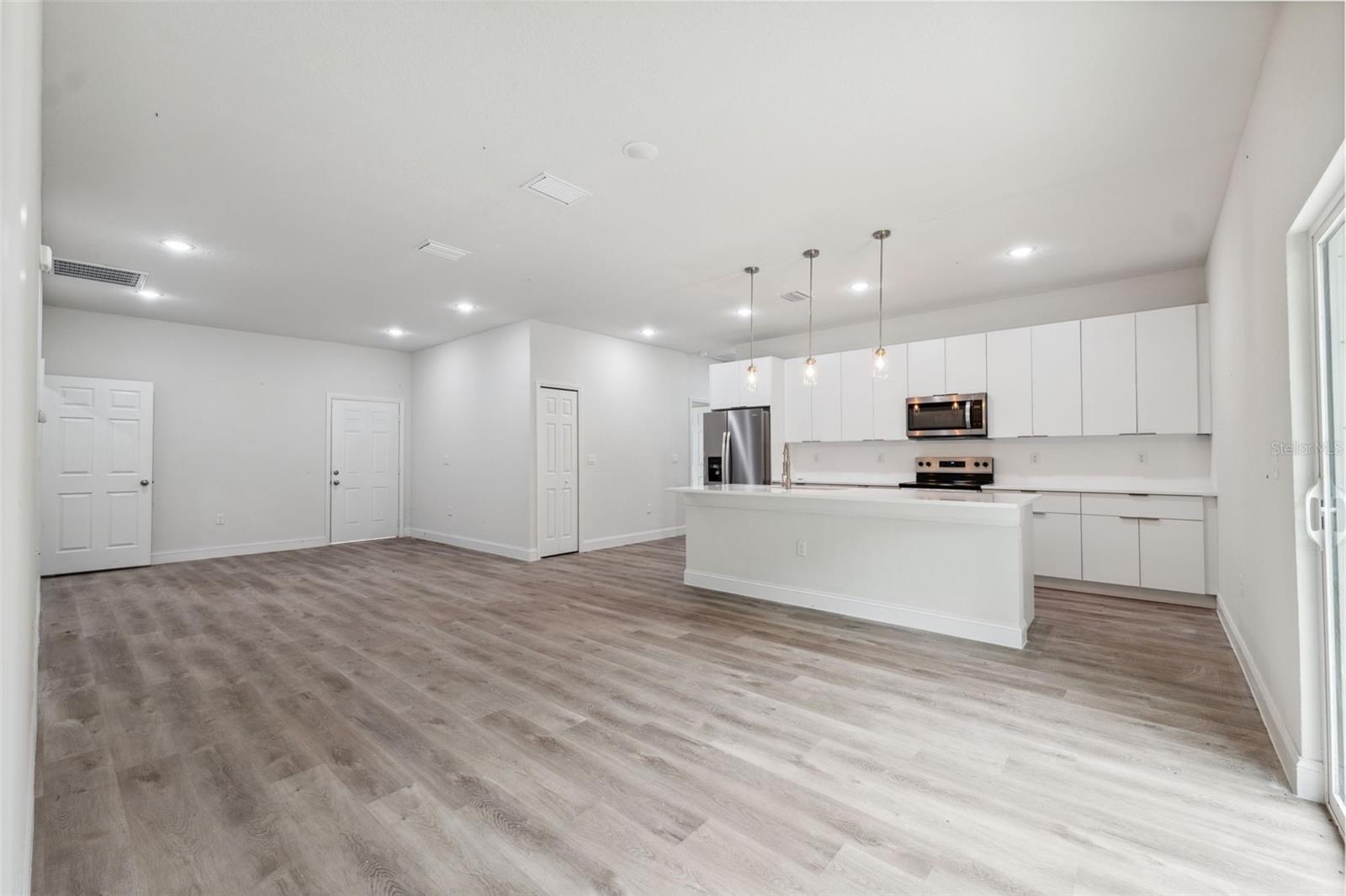 Listing photo id 17 for 8944 Pitcairn Way