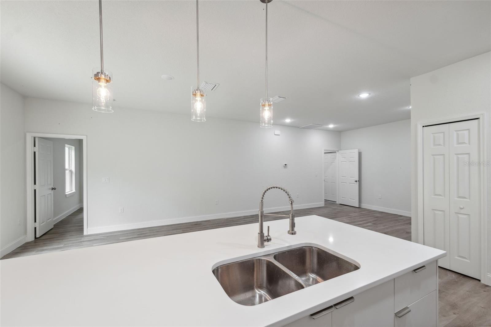 Listing photo id 24 for 8944 Pitcairn Way