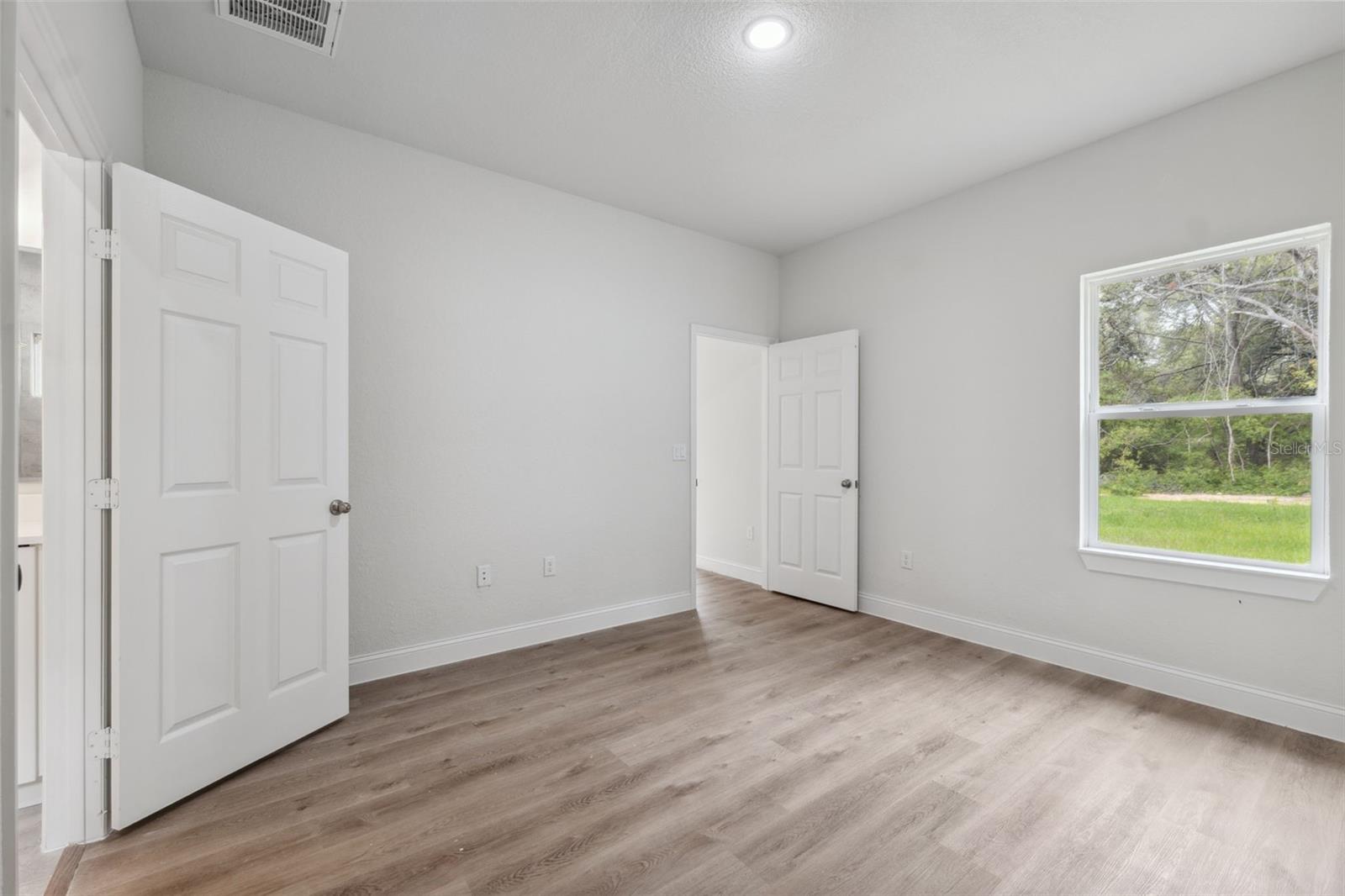 Listing photo id 27 for 8944 Pitcairn Way