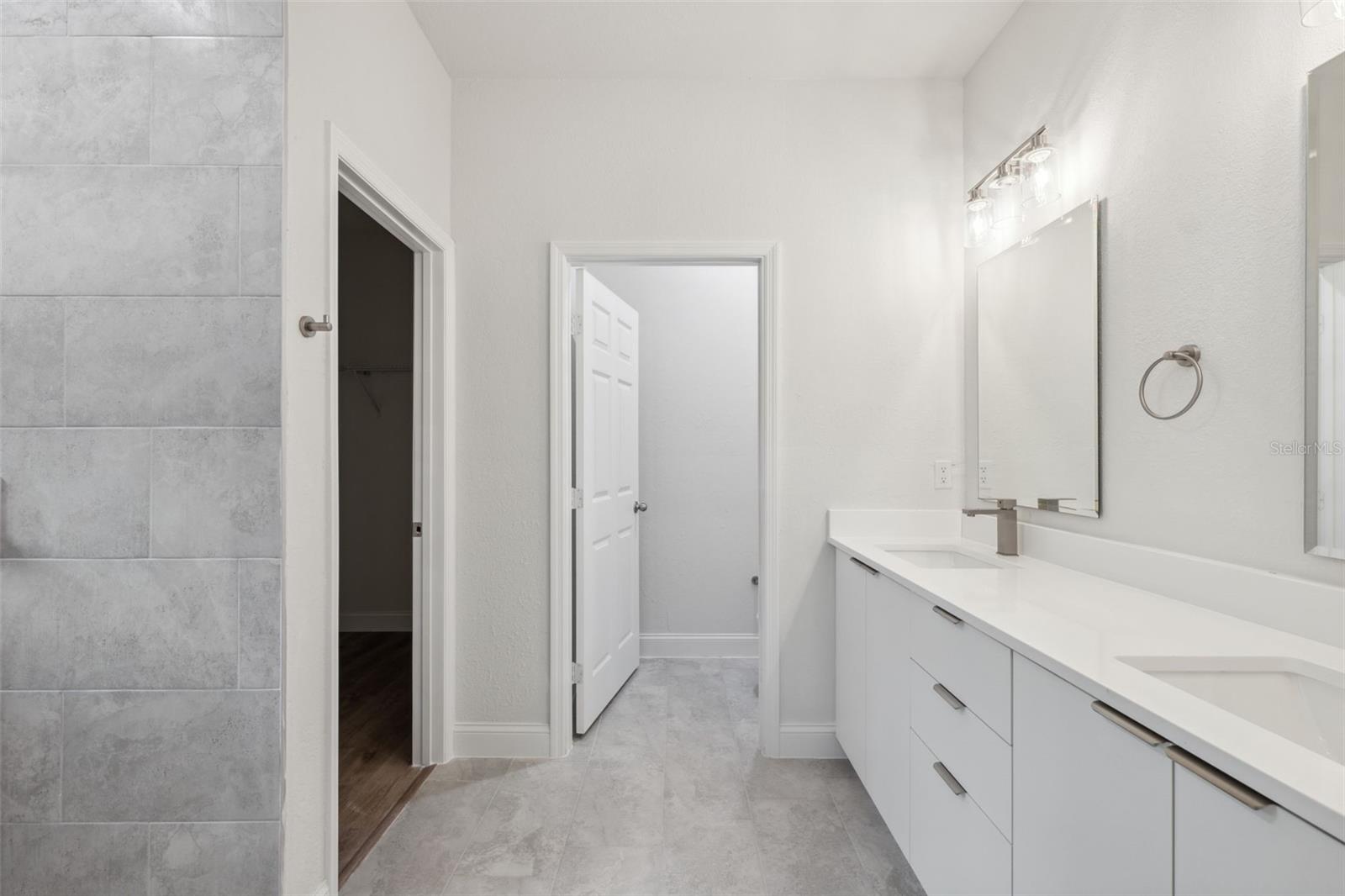 Listing photo id 28 for 8944 Pitcairn Way