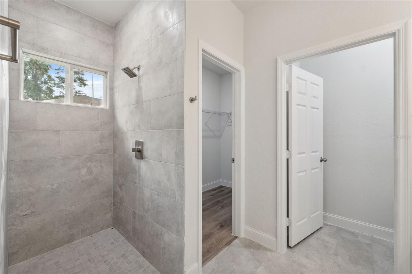 Listing photo id 30 for 8944 Pitcairn Way
