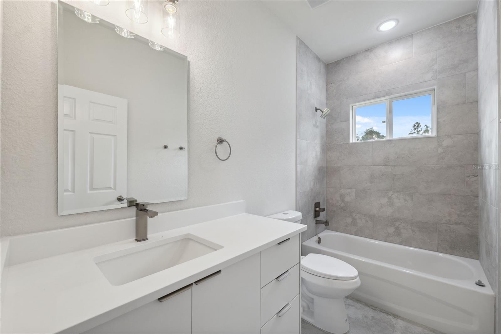 Listing photo id 31 for 8944 Pitcairn Way