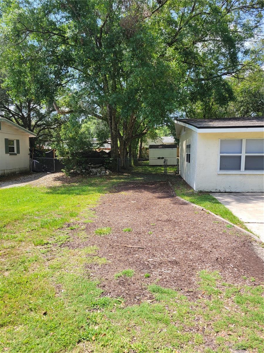 Image 15 of 21 For 825 Rosalia Drive