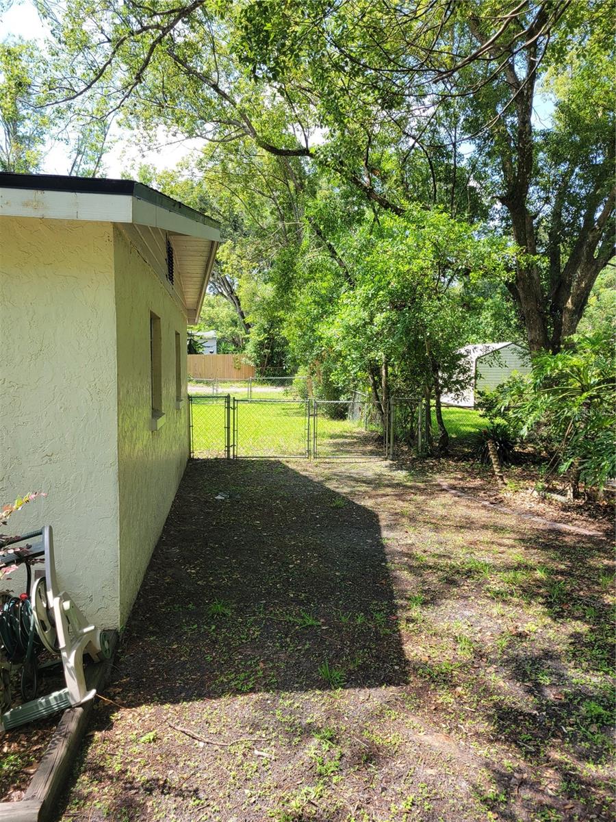 Image 18 of 21 For 825 Rosalia Drive