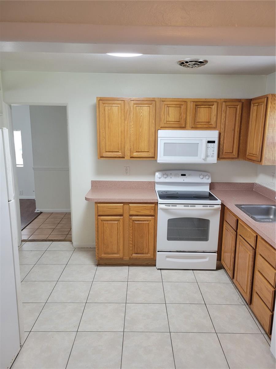 Image 4 of 21 For 825 Rosalia Drive