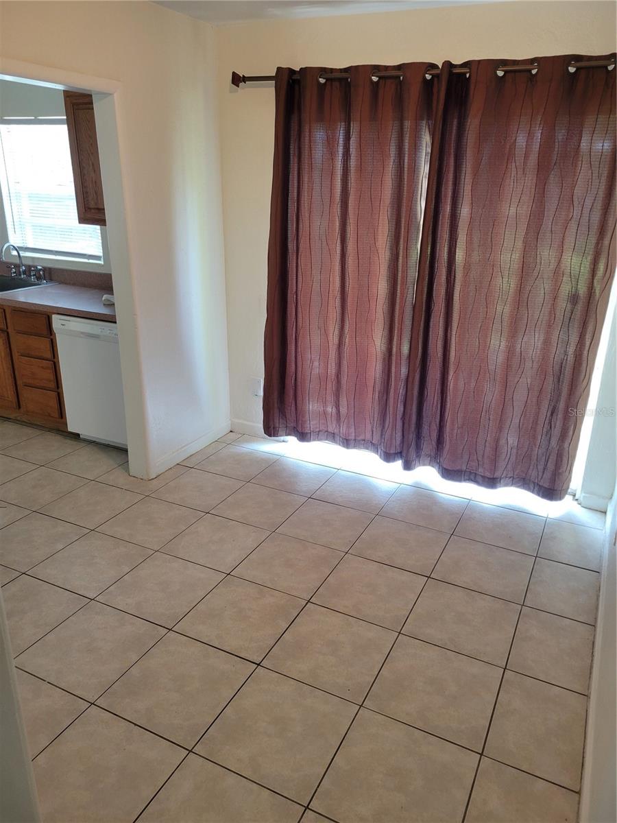 Image 5 of 21 For 825 Rosalia Drive