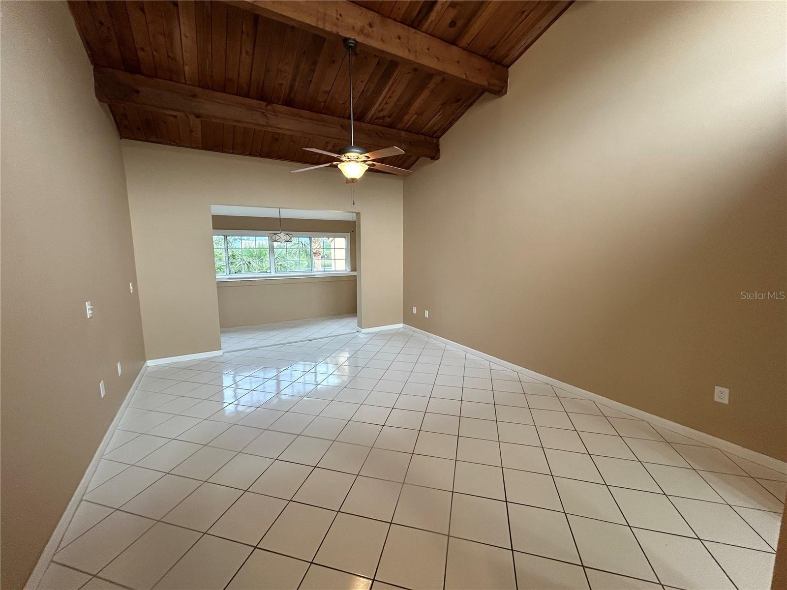 Image 6 of 18 For 510 Cranes Way 302