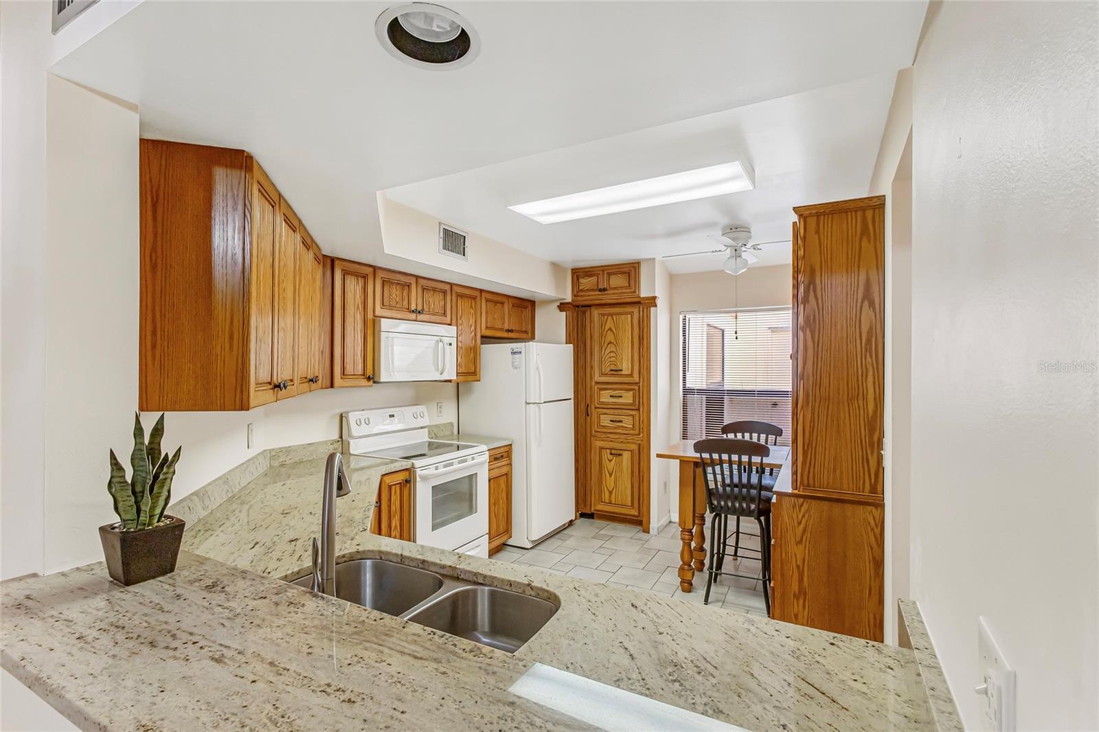 Image 11 of 36 For 2926 Claremont Court Ge