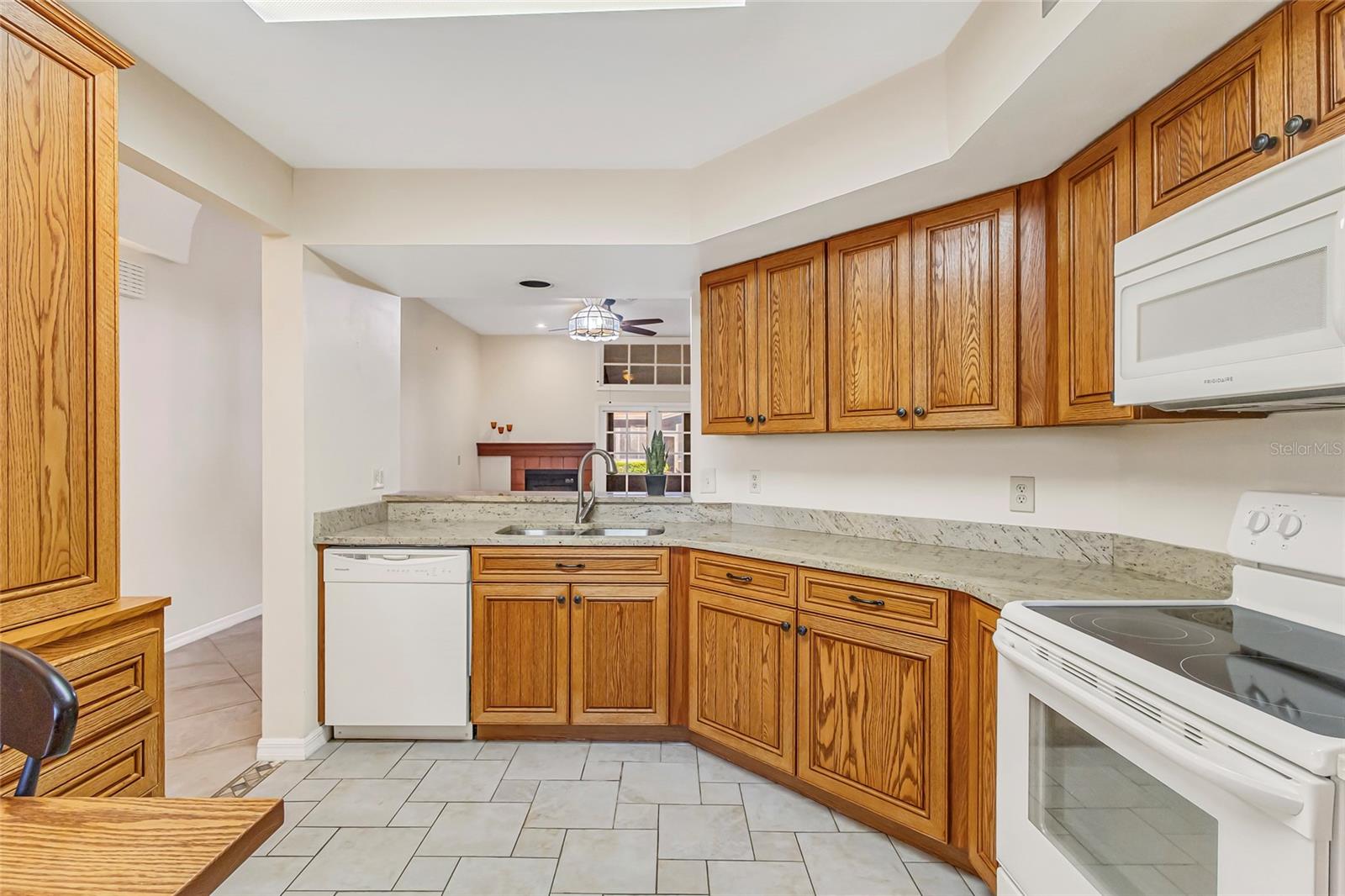 Image 12 of 36 For 2926 Claremont Court Ge