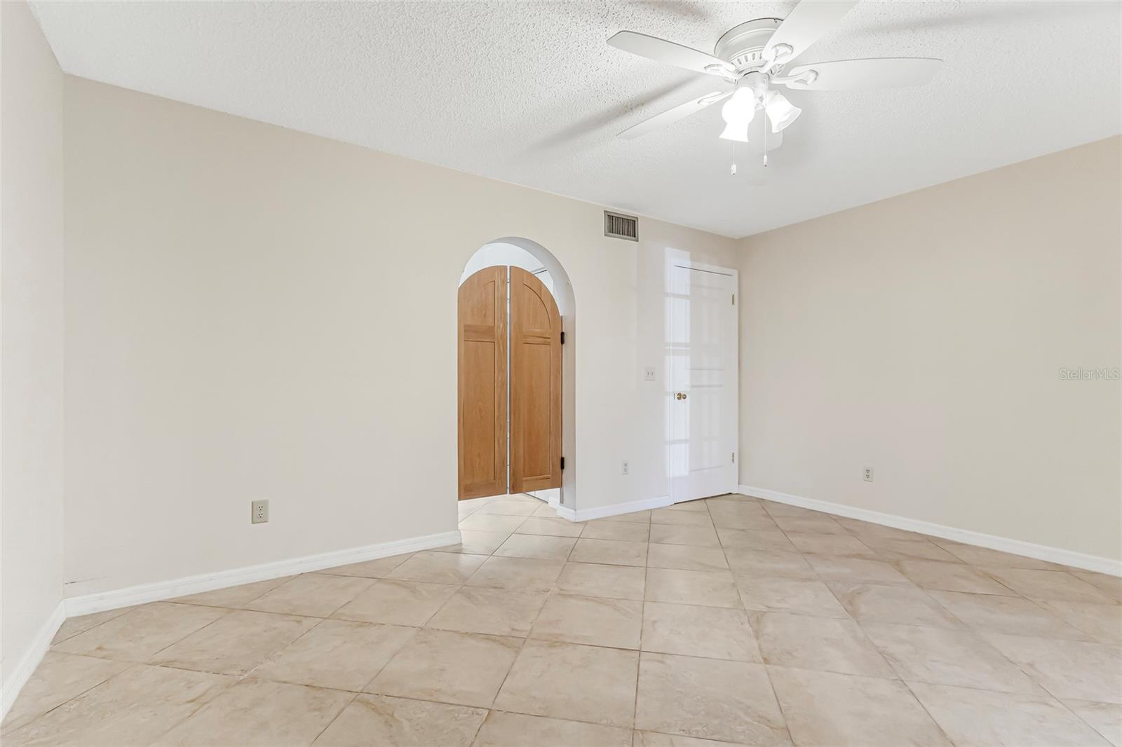 Image 14 of 36 For 2926 Claremont Court Ge