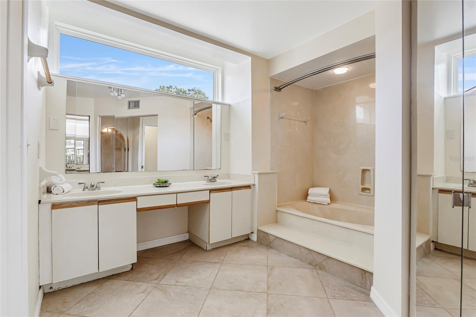 Image 16 of 36 For 2926 Claremont Court Ge
