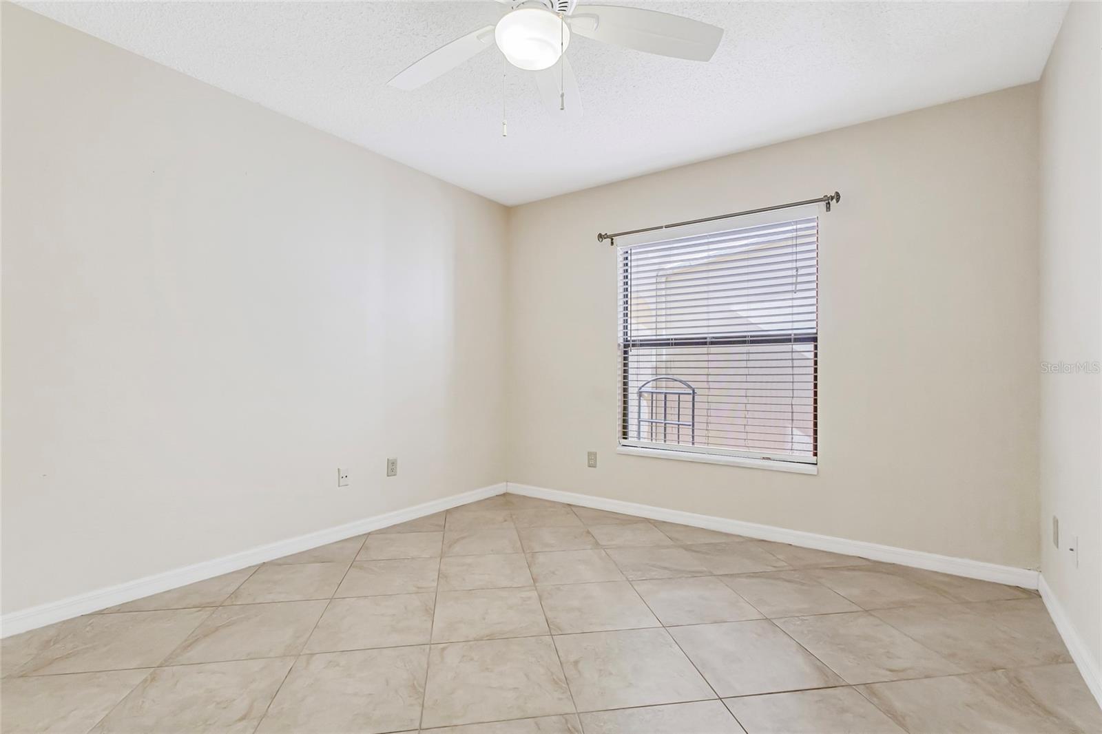 Image 17 of 36 For 2926 Claremont Court Ge