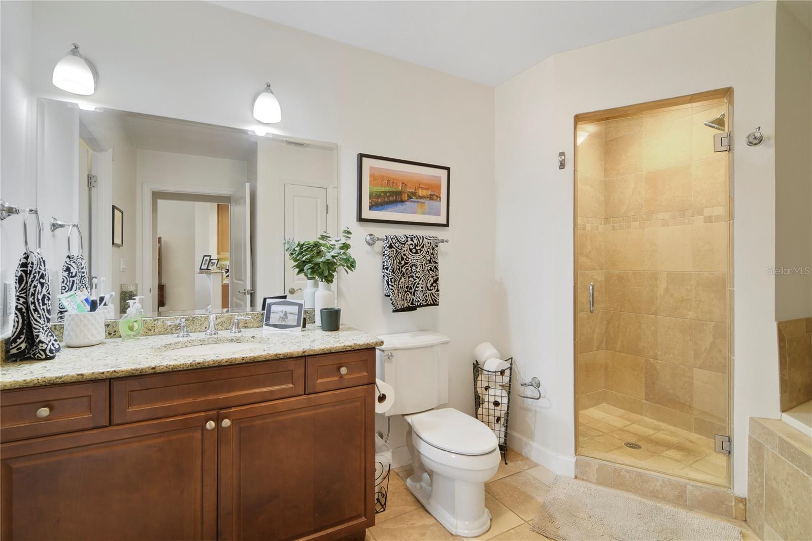 Image 14 of 17 For 2305 Edgewater Drive 1613