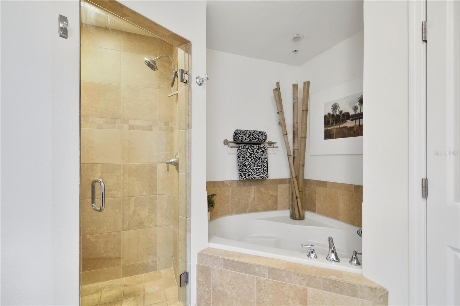 Image 15 of 17 For 2305 Edgewater Drive 1613