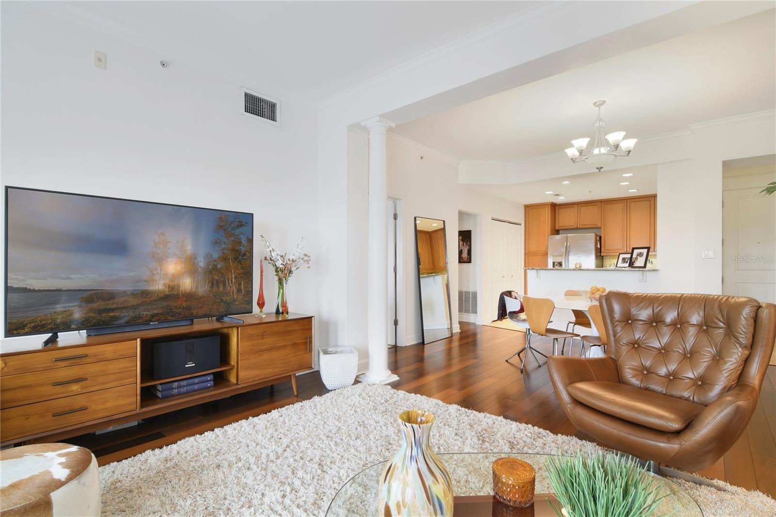 Image 8 of 17 For 2305 Edgewater Drive 1613