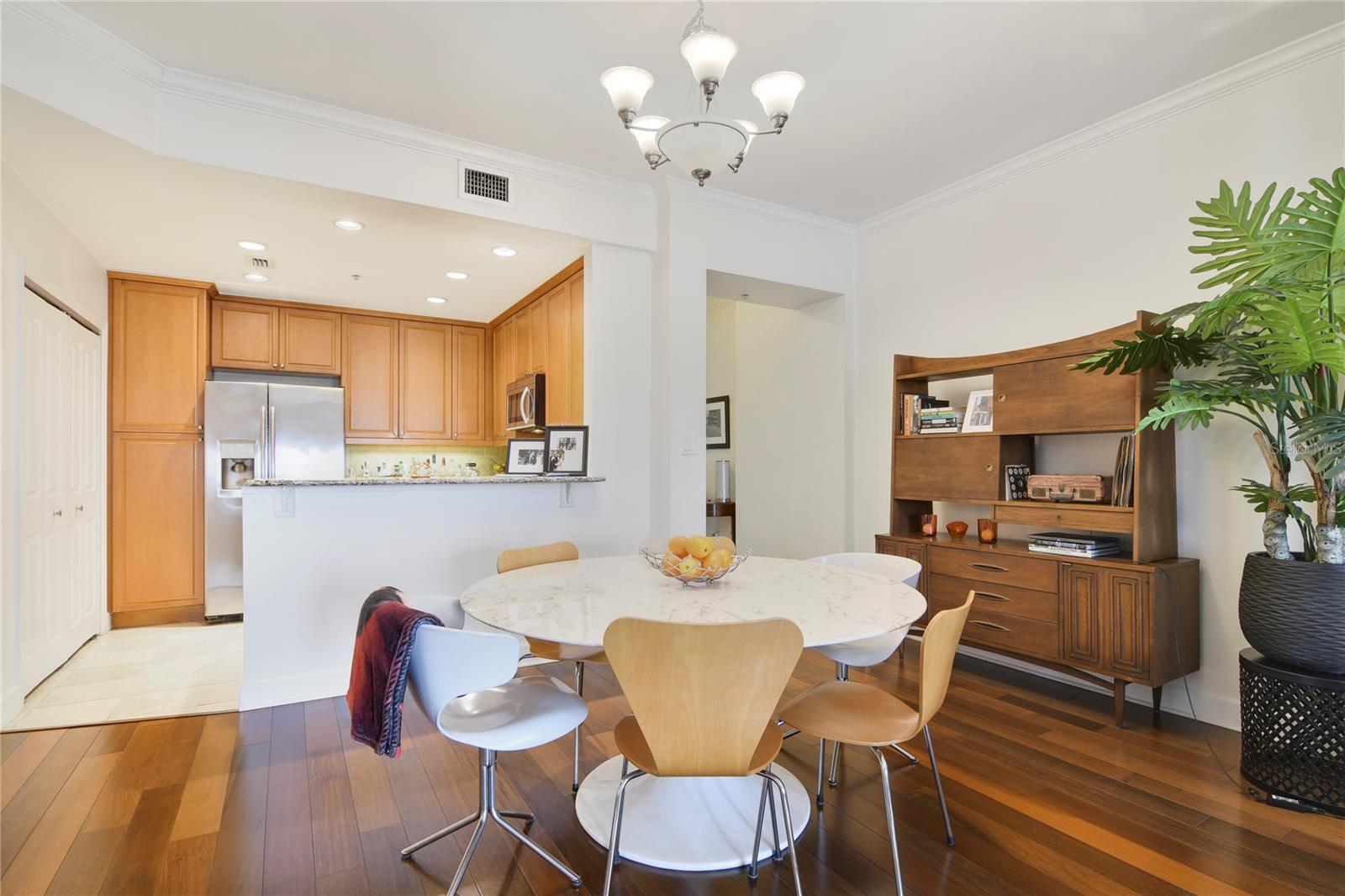 Image 9 of 17 For 2305 Edgewater Drive 1613