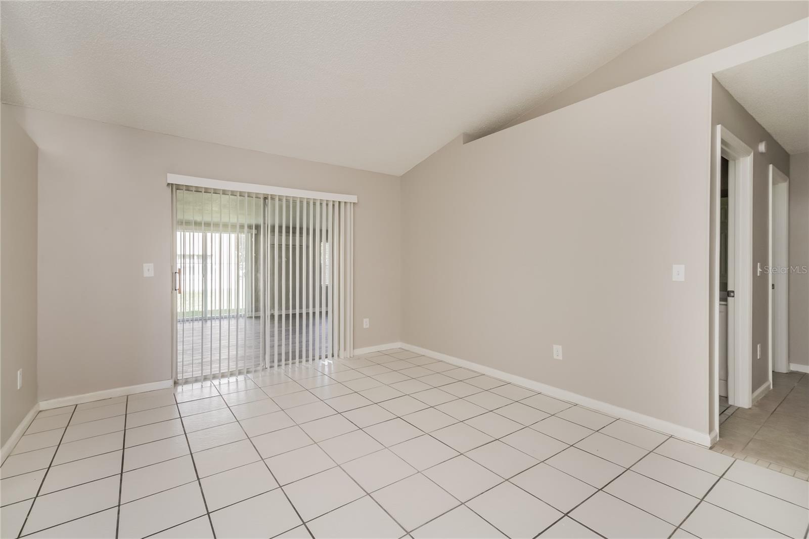 Image 4 of 16 For 619 Regency Way