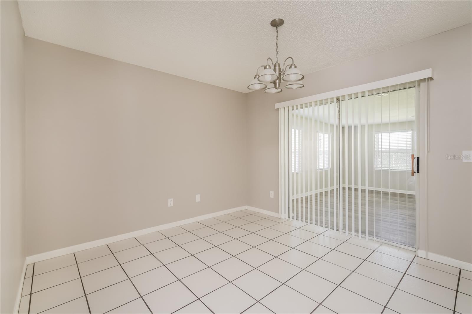 Image 6 of 16 For 619 Regency Way