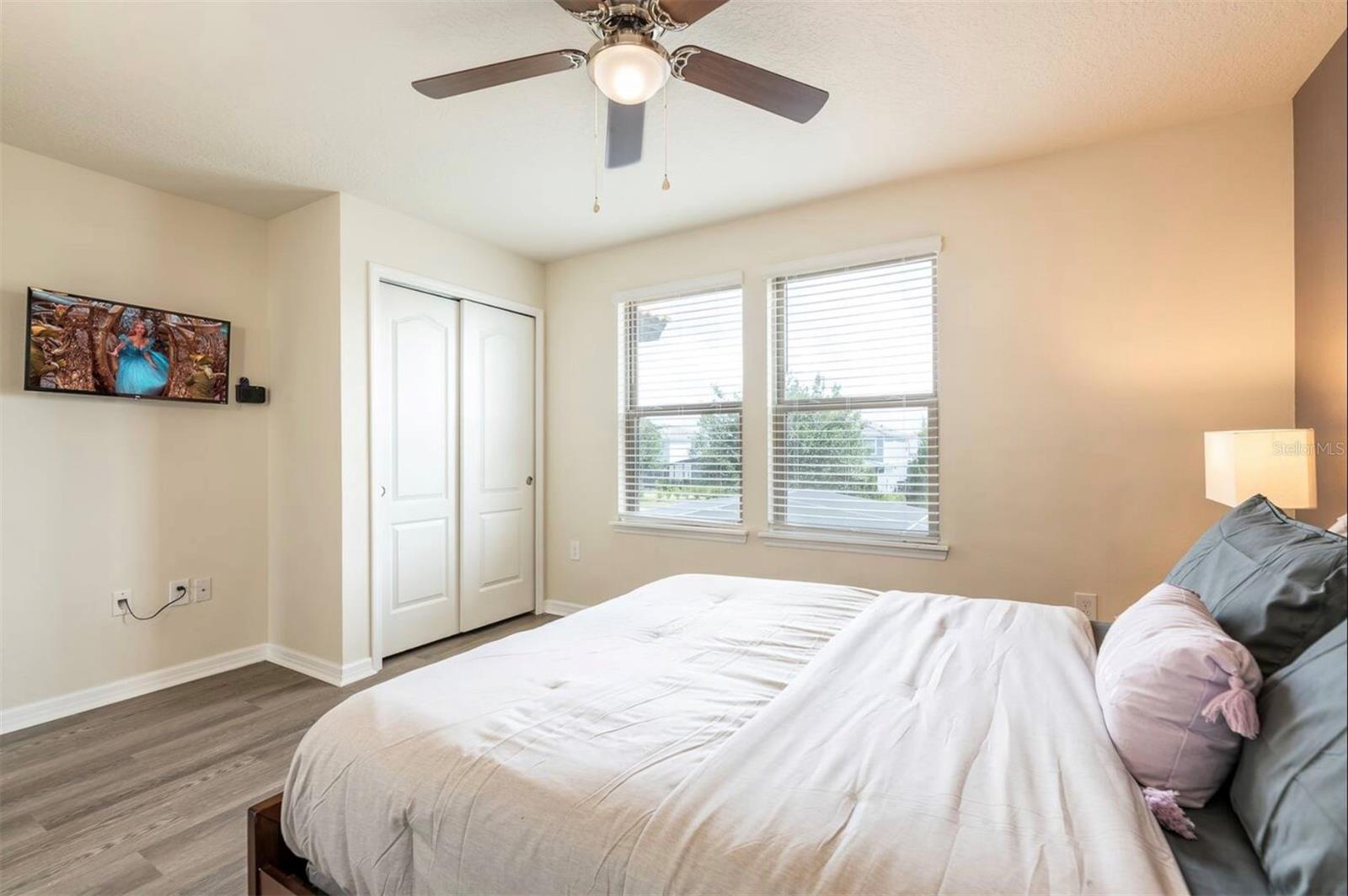 Image 14 of 37 For 5533 Misty Oak Circle