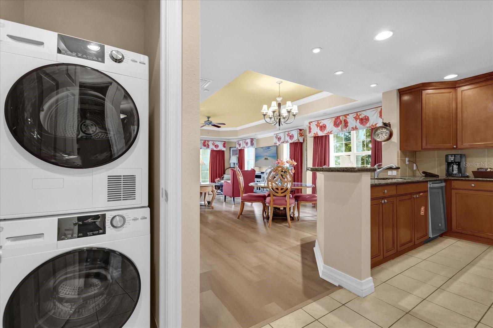 Image 10 of 39 For 1100 Sunset View Circle 204