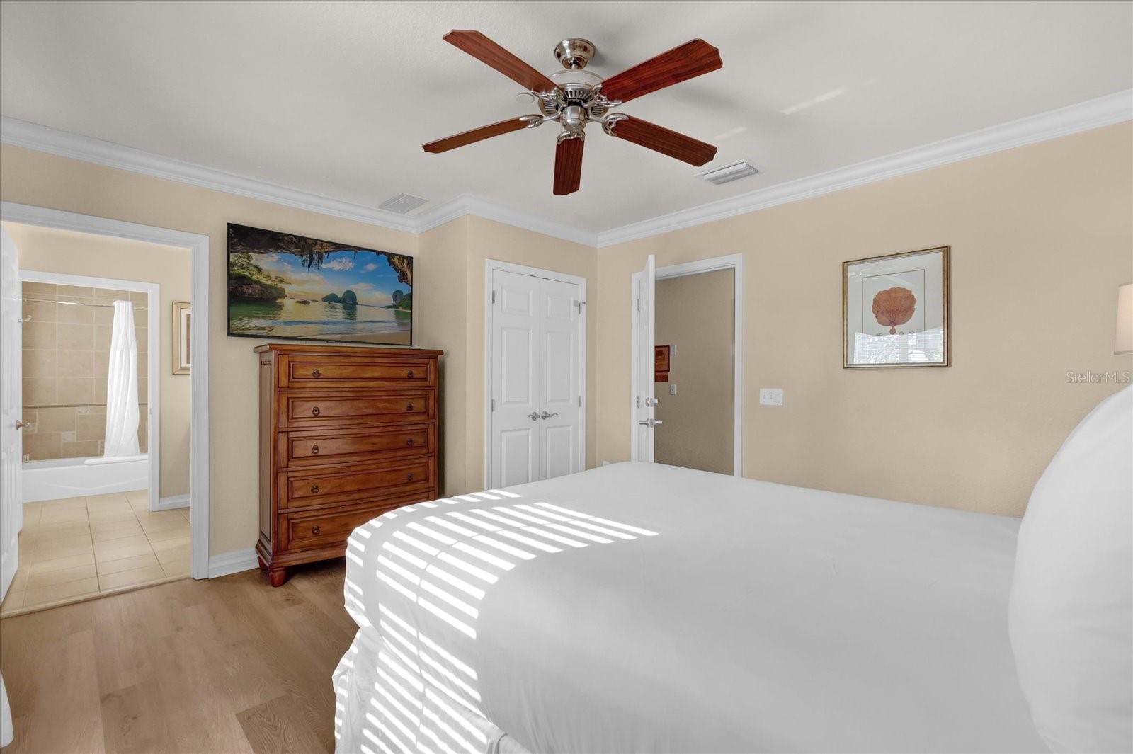 Image 18 of 39 For 1100 Sunset View Circle 204