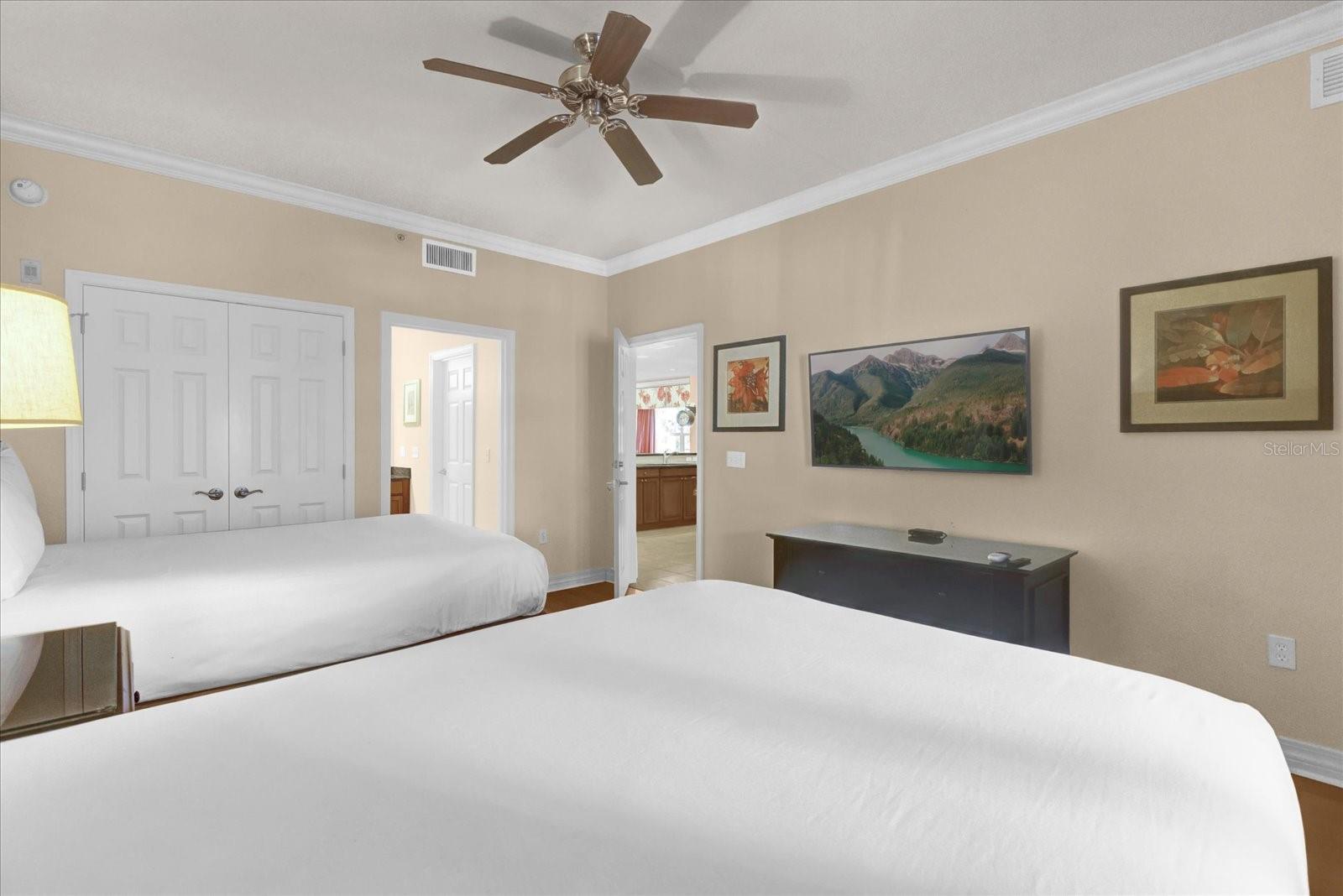 Image 23 of 39 For 1100 Sunset View Circle 204