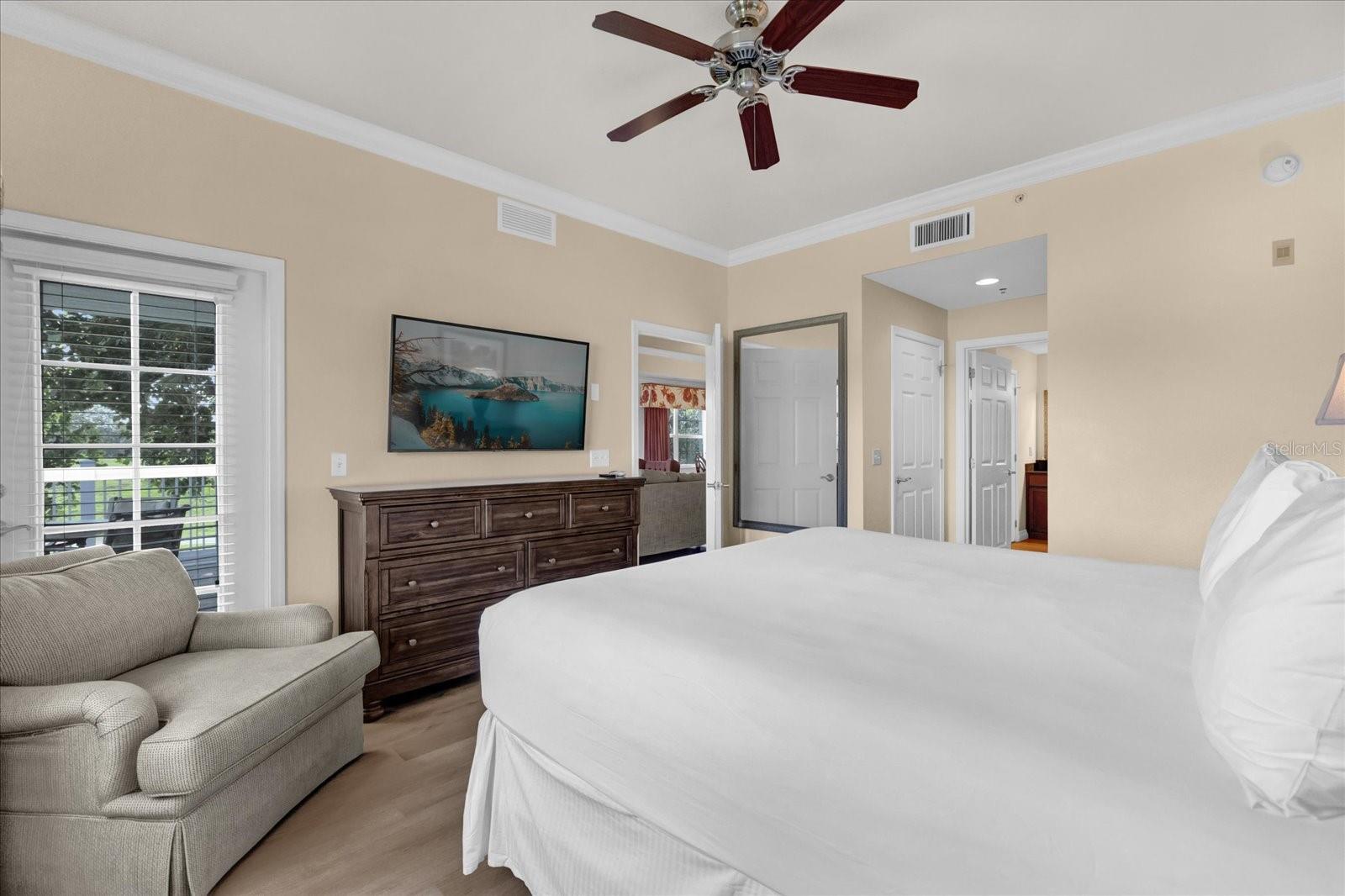 Image 27 of 39 For 1100 Sunset View Circle 204