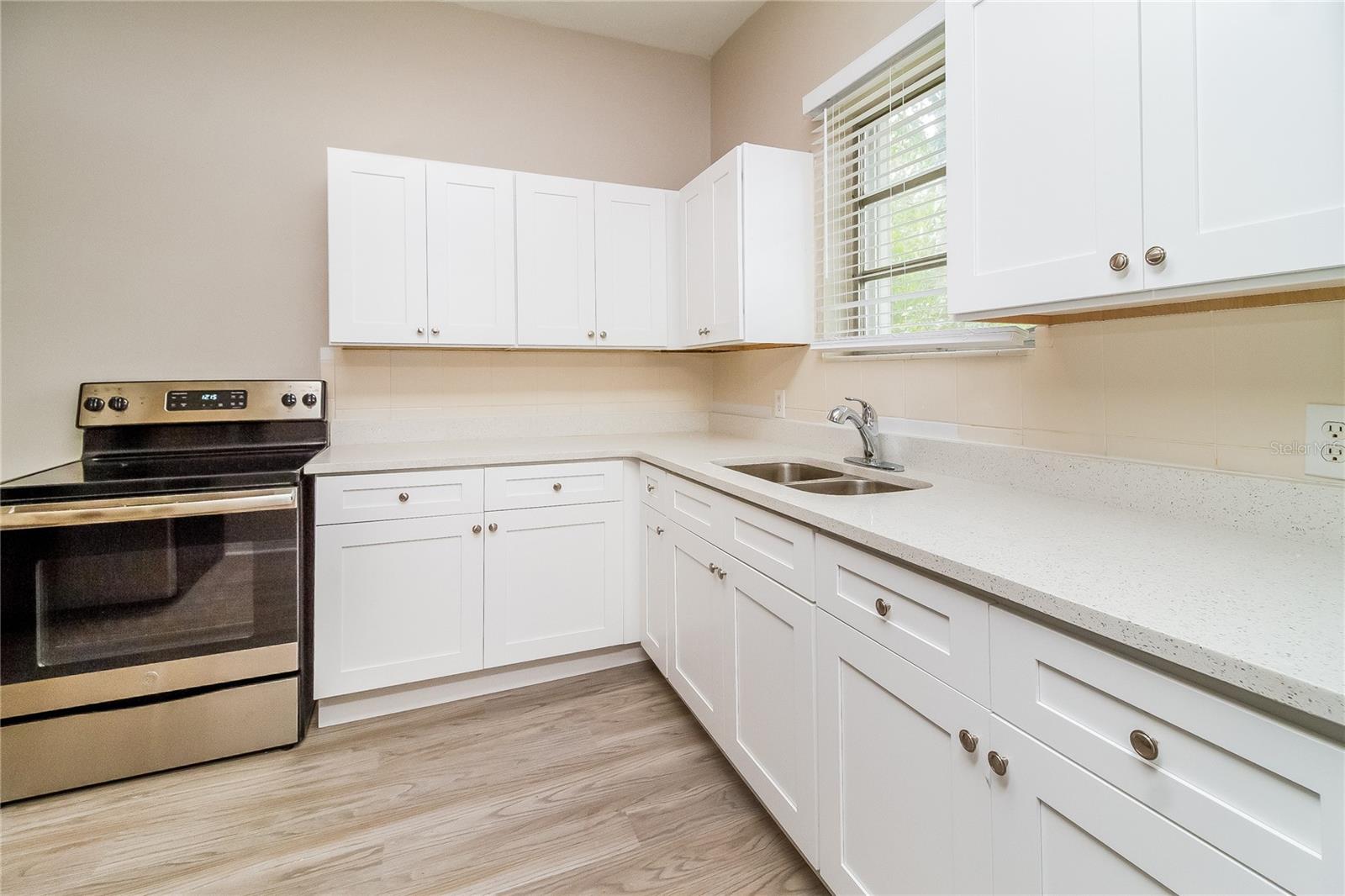 Image 6 of 16 For 408 Blue Lake Terrace