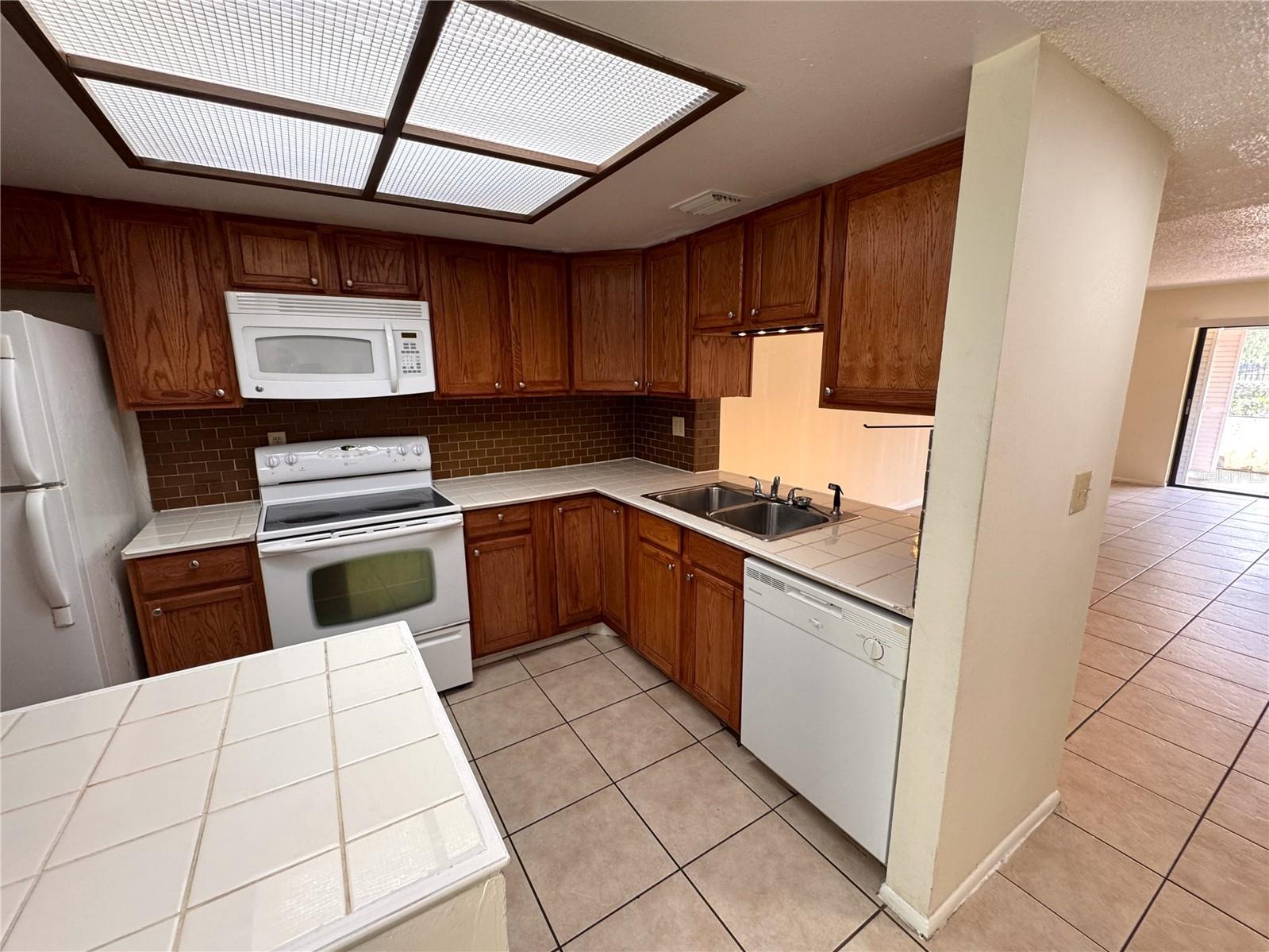 Image 2 of 23 For 4989 Puritan Circle O502