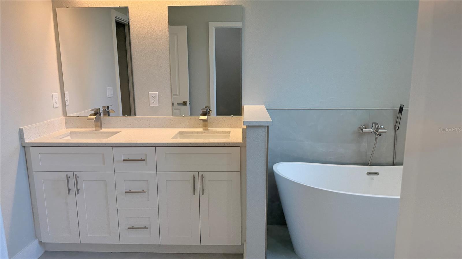 Image 15 of 31 For 182 Marion Oaks Manor