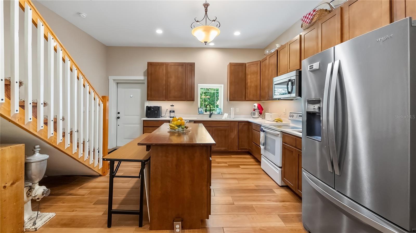 Listing photo id 10 for 287 Hilltop Drive