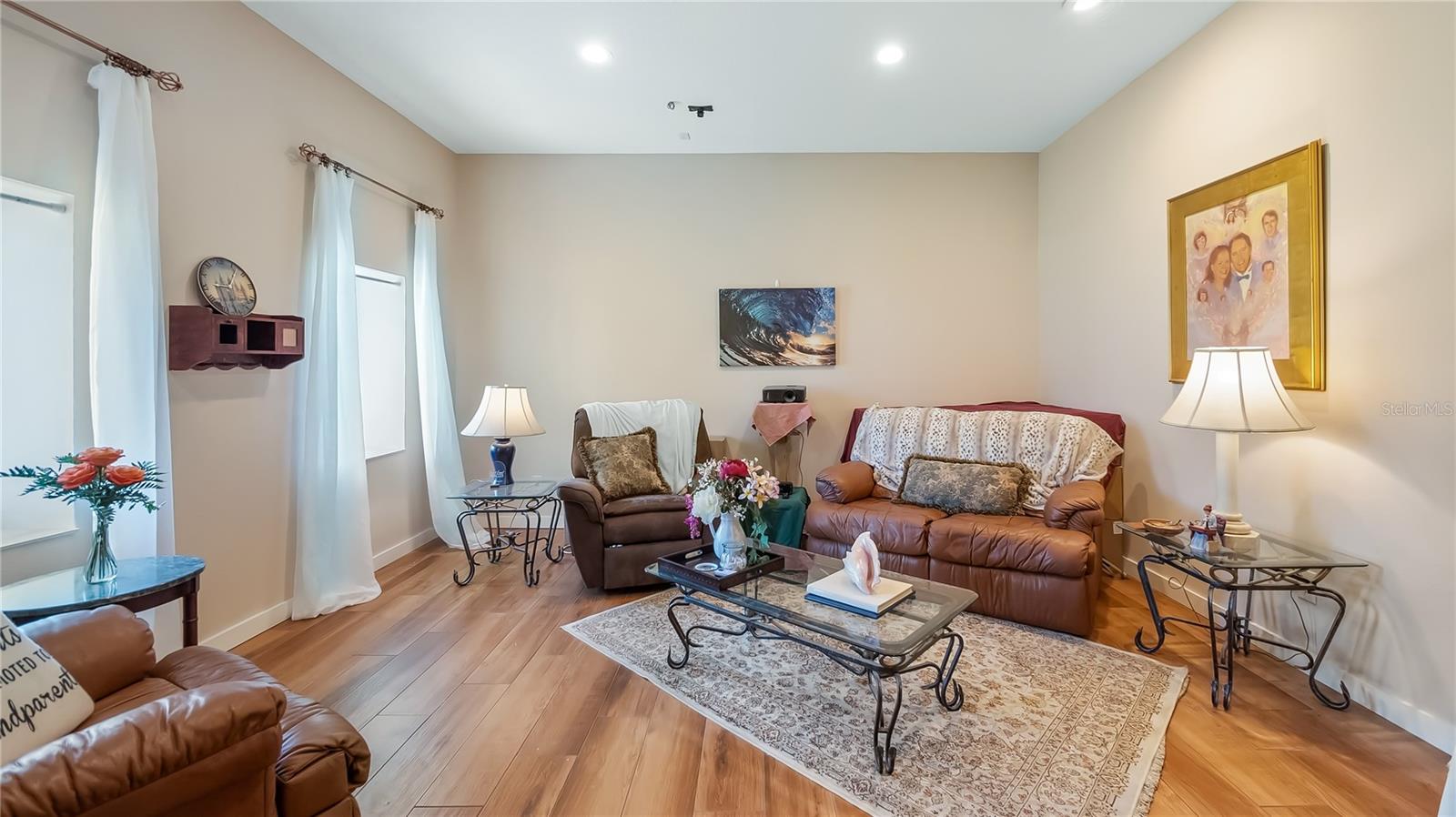Listing photo id 2 for 287 Hilltop Drive