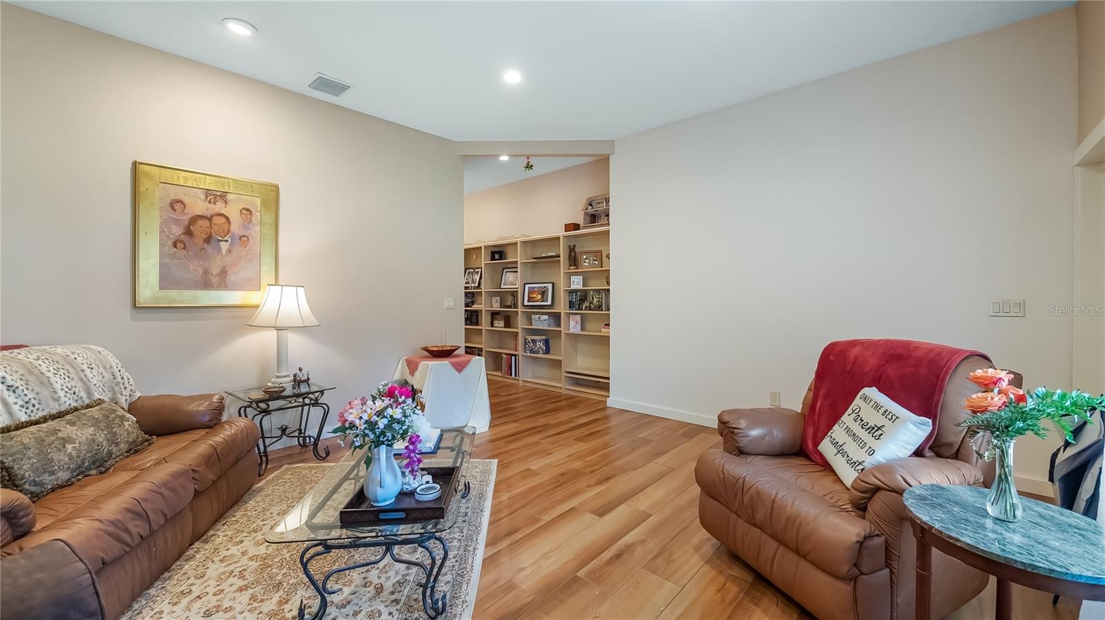 Listing photo id 5 for 287 Hilltop Drive
