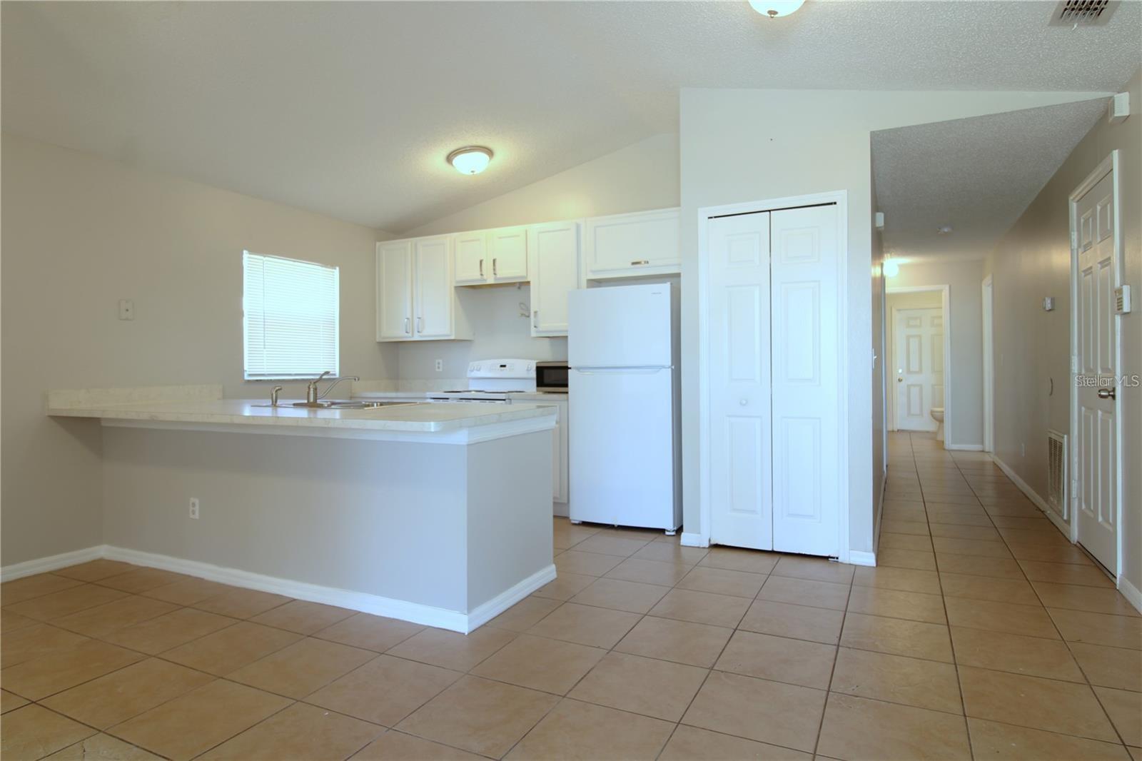 Image 3 of 21 For 1925 Spruce Ridge Drive