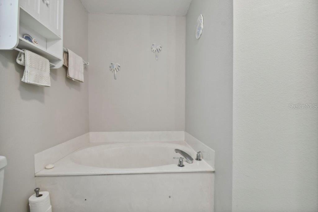 Image 37 of 94 For 3118 34th Avenue Drive E